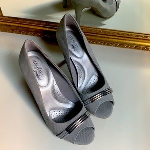Grey heels… Dexflex comfort brand